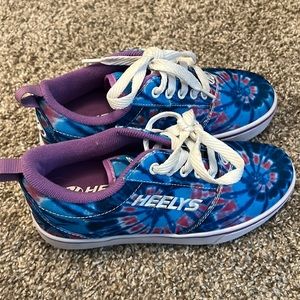 Girls heelys
